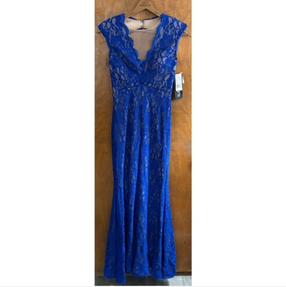 Elegant Blue Lace Evening Gown - Picture 2 of 13